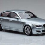 BMW M5 E60 Argento Otto 1:18 - image 4 of 6