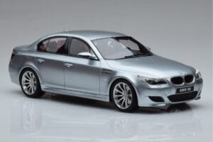 BMW M5 E60 Argento Otto 1:18 OT426 Resina — immagine 4 di 6