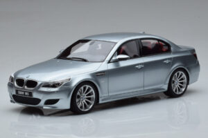 BMW M5 E60 Argento Otto 1:18