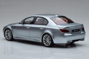 BMW M5 E60 Argento Otto 1:18 OT426 Resina — immagine 5 di 6