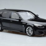 BMW M5 E61 Touring Nero Otto 1:18 - image 4 of 6