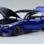 BMW M5 F90 Marina Bay Blu Norev 1:18 - image 2 of 7