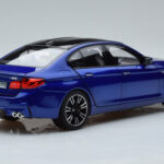 BMW M5 F90 Marina Bay Blu Norev 1:18 - image 3 of 7
