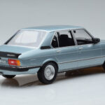 BMW M535i E12 Blu Norev 1:18 - image 2 of 6