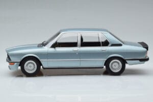 BMW M535i E12 Blu Norev 1:18 183269 Pressofusione — immagine 3 di 6
