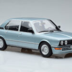BMW M535i E12 Blu Norev 1:18 - image 4 of 6