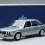 BMW M535i E12 Blu Norev 1:18 - image 6 of 6