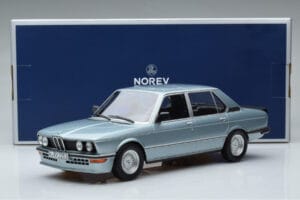 BMW M535i E12 Blu Norev 1:18 183269 Pressofusione — immagine 6 di 6