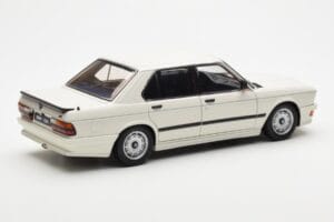 BMW M535i E28 Alpine Bianco AUTOart 1:18 75161 Pressofusione — immagine 3 di 10