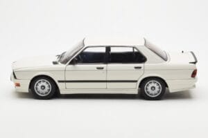 BMW M535i E28 Alpine Bianco AUTOart 1:18 75161 Pressofusione — immagine 4 di 10