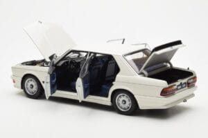 BMW M535i E28 Alpine Bianco AUTOart 1:18 75161 Pressofusione — immagine 5 di 10
