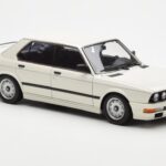 BMW M535i E28 Alpine Bianco AUTOart 1:18 - image 6 of 10