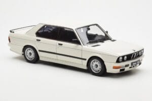 BMW M535i E28 Alpine Bianco AUTOart 1:18 75161 Pressofusione — immagine 6 di 10