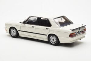 BMW M535i E28 Alpine Bianco AUTOart 1:18 75161 Pressofusione — immagine 7 di 10
