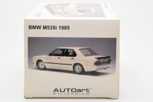 BMW M535i E28 Alpine Bianco AUTOart 1:18 75161 Pressofusione — immagine 8 di 10