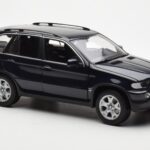 BMW X5 4.4i E53 Blu Scuro Kyosho 1:18 - image 6 of 8