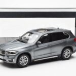 BMW X5 F15 Space Grigio Paragon 1:18 - image 8 of 8