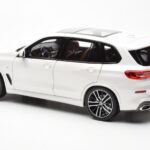 BMW X5 G05 Bianco Paragon 1:18 - image 7 of 8