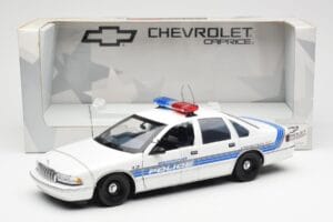 Chevrolet Caprice Sebring Polizia UT Models 1:18 21029 Pressofusione — immagine 6 di 6