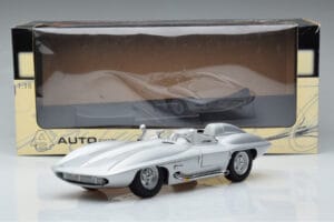 Chevrolet Corvette C1 Stingray Concept AUTOart 1:18 71000 Pressofusione — immagine 8 di 8