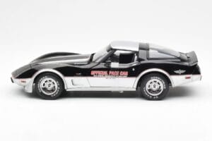 Chevrolet Corvette C3 Pace Car Indianapolis 500 1978 UT Models 1:18 21070 Pressofusione — immagine 3 di 6
