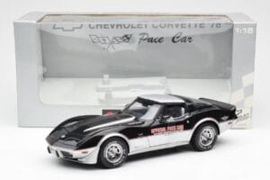 Chevrolet Corvette C3 Pace Car Indianapolis 500 1978 UT Models 1:18 21070 Pressofusione — immagine 6 di 6
