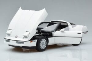 Chevrolet Corvette C4 Bianco AUTOart 1:18 71243 Pressofusione — immagine 2 di 8