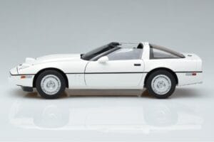 Chevrolet Corvette C4 Bianco AUTOart 1:18 71243 Pressofusione — immagine 4 di 8