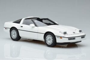 Chevrolet Corvette C4 Bianco AUTOart 1:18 71243 Pressofusione — immagine 6 di 8