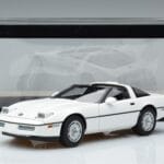 Chevrolet Corvette C4 Bianco AUTOart 1:18 71243 Pressofusione - image 8 of 8
