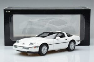 Chevrolet Corvette C4 Bianco AUTOart 1:18 71243 Pressofusione — immagine 8 di 8