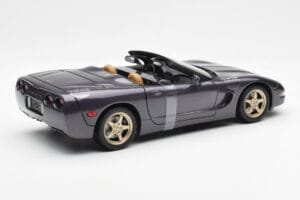 Chevrolet Corvette C5 Cabriolet Viola Perla Metallizzato UT Models 1:18 21010 Pressofusione — immagine 2 di 6
