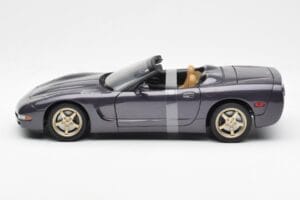 Chevrolet Corvette C5 Cabriolet Viola Perla Metallizzato UT Models 1:18 21010 Pressofusione — immagine 3 di 6