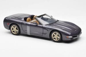 Chevrolet Corvette C5 Cabriolet Viola Perla Metallizzato UT Models 1:18 21010 Pressofusione — immagine 4 di 6