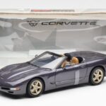 Chevrolet Corvette C5 Cabriolet Viola Perla Metallizzato UT Models 1:18 - image 6 of 6