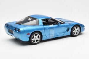 Chevrolet Corvette C5 Blu Metallizzato UT Models 1:18 21004 Pressofusione — immagine 2 di 6