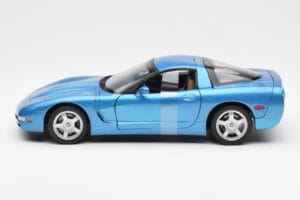 Chevrolet Corvette C5 Blu Metallizzato UT Models 1:18 21004 Pressofusione — immagine 3 di 6