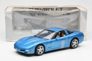 Chevrolet Corvette C5 Blu Metallizzato UT Models 1:18 21004 Pressofusione — immagine 6 di 6