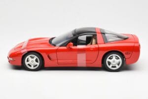 Chevrolet Corvette C5 Hardtop Rosso UT Models 1:18 21041 Pressofusione — immagine 3 di 6