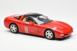 Chevrolet Corvette C5 Hardtop Rosso UT Models 1:18 21041 Pressofusione — immagine 4 di 6
