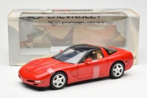 Chevrolet Corvette C5 Hardtop Rosso UT Models 1:18 21041 Pressofusione — immagine 6 di 6