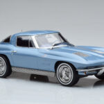 Chevrolet Corvette C2 Sting Ray Blu Norev 1:18 - image 4 of 6