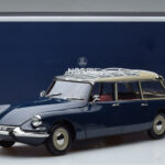 Citroen ID 19 Break Orient Blu Norev 1:18 - image 9 of 9