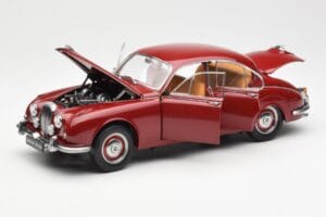Daimler 250 V8 Rosso Paragon 1:18 PA-98312 Pressofusione — immagine 2 di 8