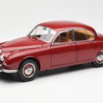 Daimler 250 V8 Rosso Paragon 1:18 PA-98312