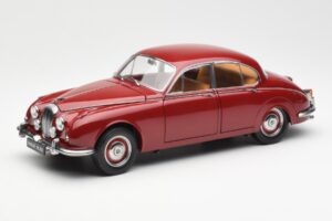 Daimler 250 V8 Rosso Paragon 1:18 PA-98312