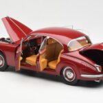Daimler 250 V8 Rosso Paragon 1:18 PA-98312 - image 5 of 8