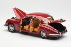 Daimler 250 V8 Rosso Paragon 1:18 PA-98312 Pressofusione — immagine 5 di 8