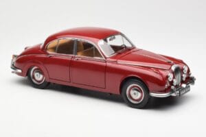 Daimler 250 V8 Rosso Paragon 1:18 PA-98312 Pressofusione — immagine 6 di 8