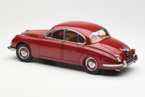 Daimler 250 V8 Rosso Paragon 1:18 PA-98312 Pressofusione — immagine 7 di 8
